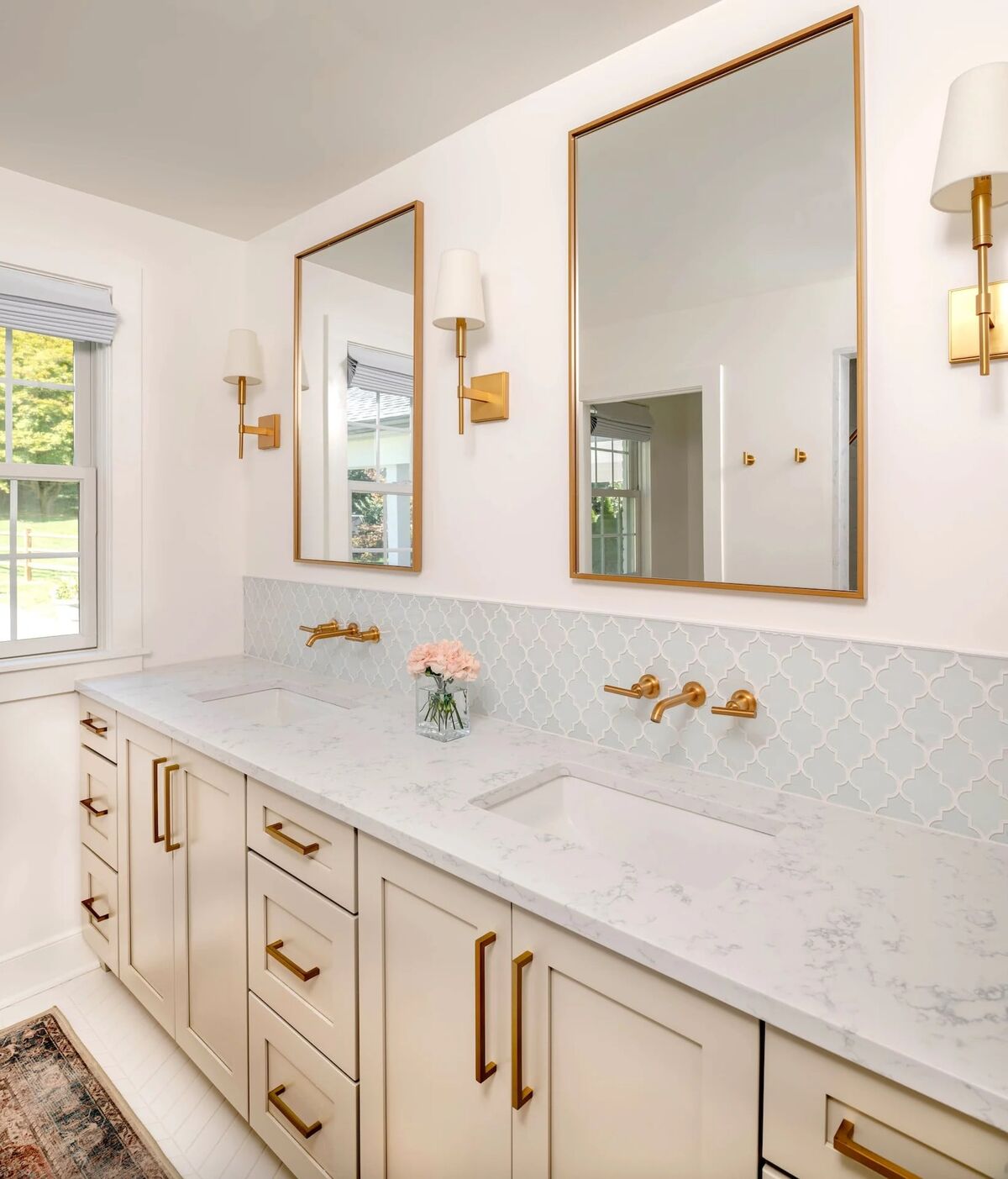 Modern bathroom vanity